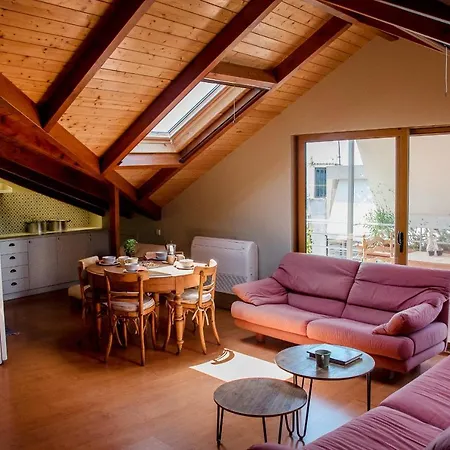 Country Style Attic In The Heart Of Preveza Apartment Exterior photo